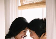 스트레스 관리 비법 woman in white button up shirt