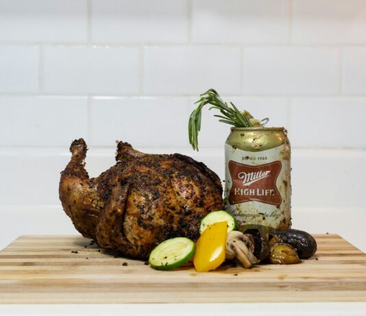 늦은 밤 야식을 참는 팁 grilled meat with lemon and lemon on brown wooden chopping board