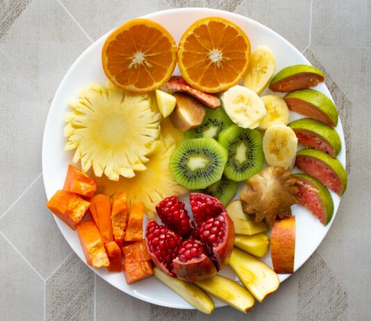 식단 관리, 건강을 위한 첫걸음 a white plate topped with cut up fruit