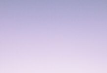 매트 밖의 요가: “매트 위에서의 인내가 삶으로,” 요가 철학이 스트레스를 다스리는 법 silhouette photography of woman standing on right foot