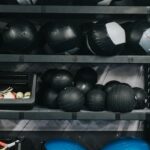 소도구의 반란: 폼롤러, 써클링, 미니볼… 기구 없이도 집에서 끝내는 소도구 활용법 black round ball on black plastic rack