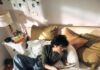 집에서도 실천하는 ‘슬로우 라이프’, 작은 변화가 건강을 바꾼다 Young man on bed with laptop and snacks